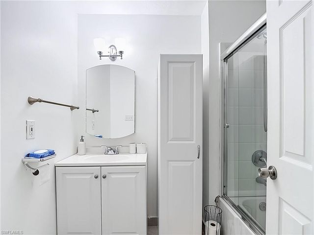 2280 Capri CT, Naples, FL 34105