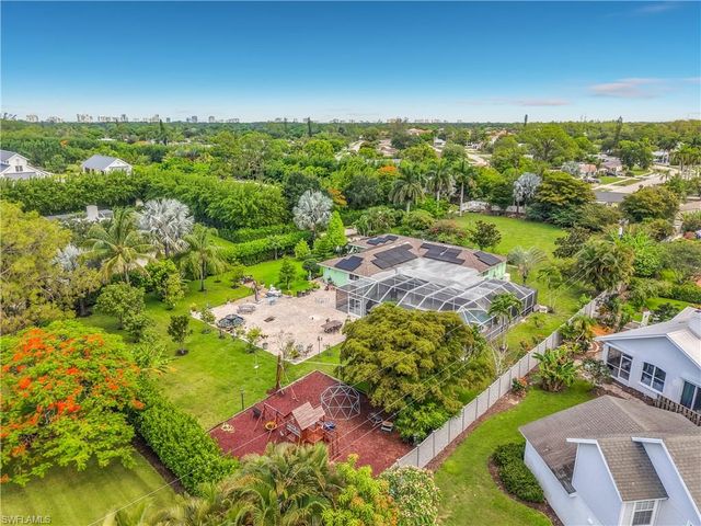 2280 Capri CT, Naples, FL 34105