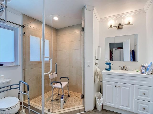 2280 Capri CT, Naples, FL 34105