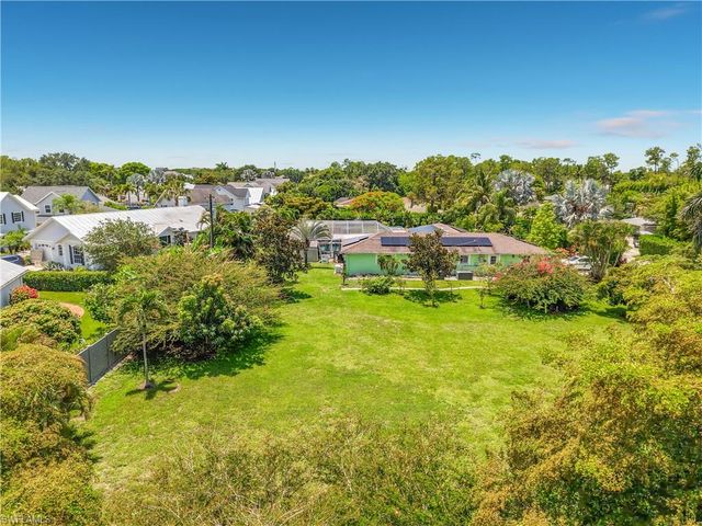 2280 Capri CT, Naples, FL 34105