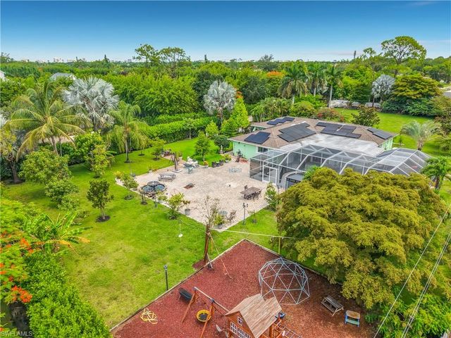2280 Capri CT, Naples, FL 34105