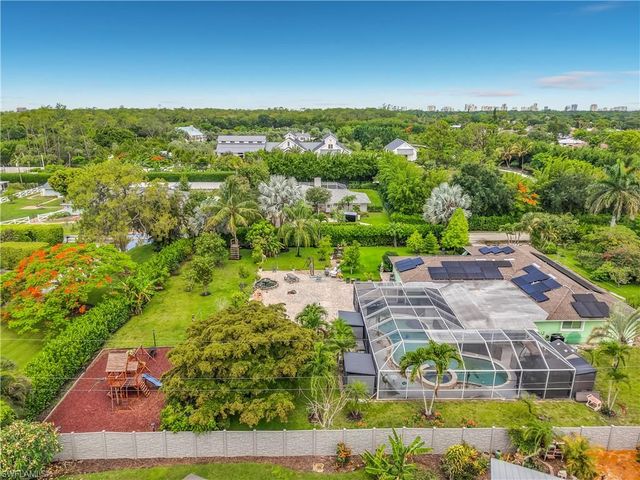 2280 Capri CT, Naples, FL 34105