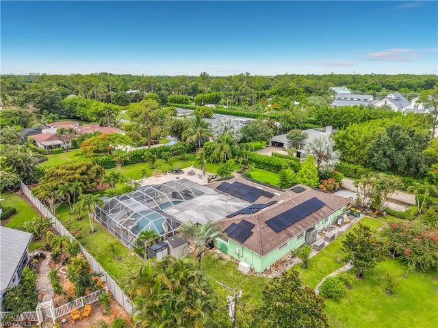 2280 Capri CT, Naples, FL 34105