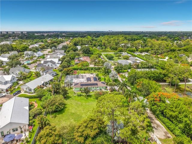 2280 Capri CT, Naples, FL 34105