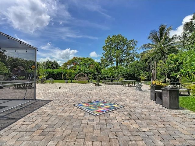 2280 Capri CT, Naples, FL 34105