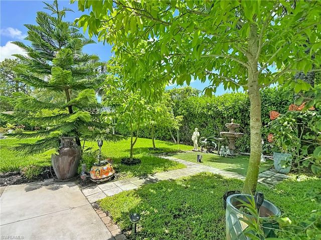 2280 Capri CT, Naples, FL 34105
