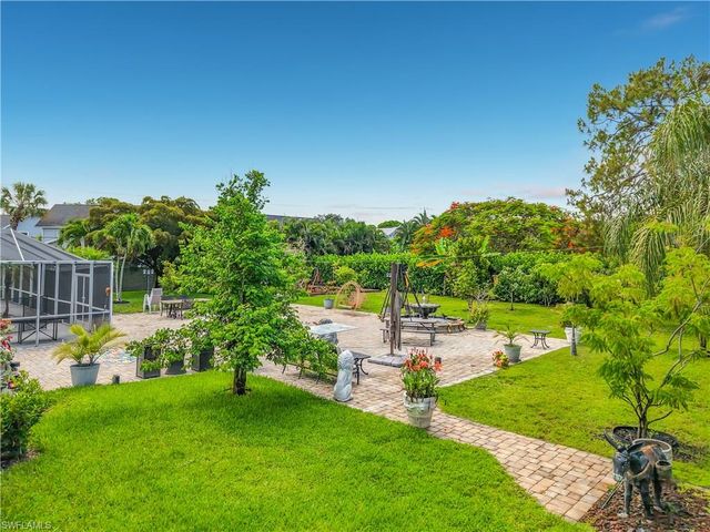 2280 Capri CT, Naples, FL 34105