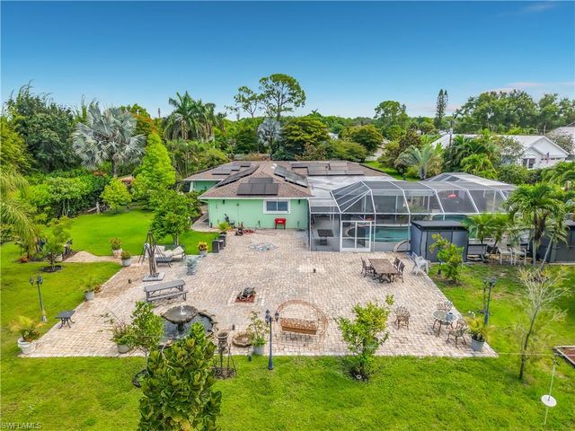 2280 Capri CT, Naples, FL 34105