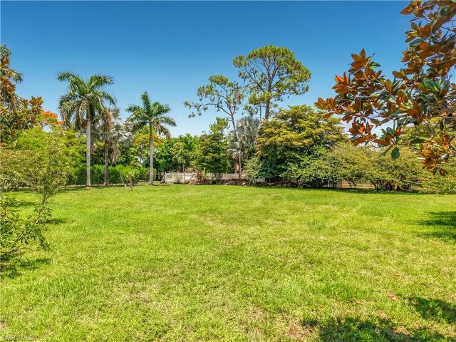 2280 Capri CT, Naples, FL 34105