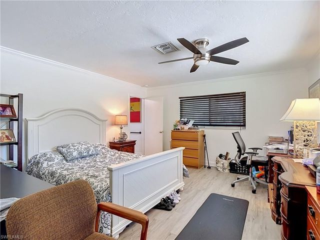 2280 Capri CT, Naples, FL 34105