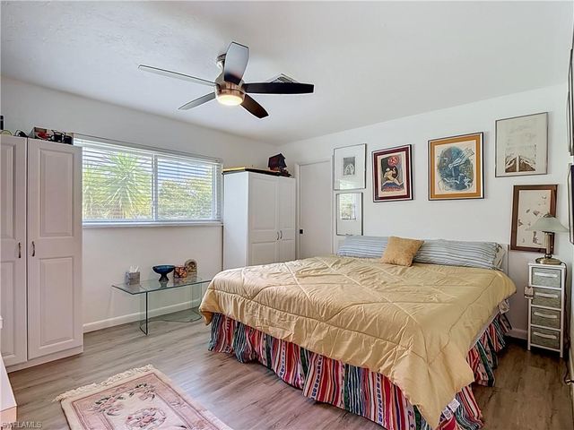 2280 Capri CT, Naples, FL 34105