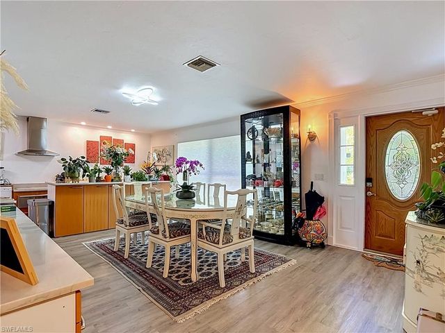 2280 Capri CT, Naples, FL 34105
