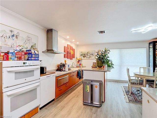2280 Capri CT, Naples, FL 34105