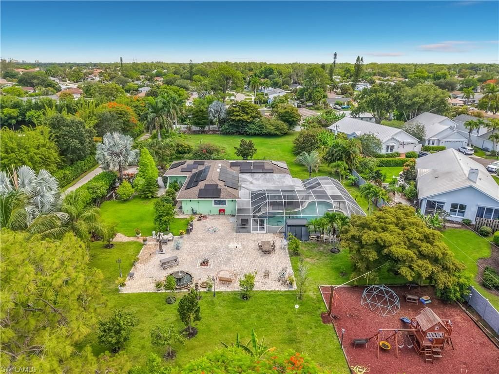 2280 Capri CT, Naples, FL 34105