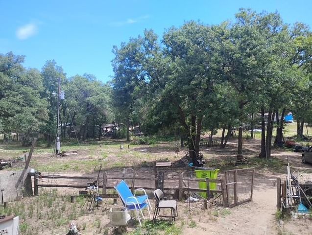 647 Hidden Oaks DR, Elgin, TX 78621