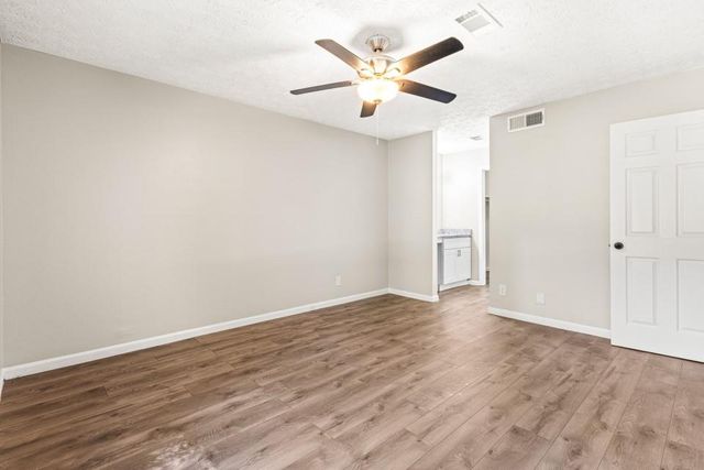 8586 Creekwood Way, Jonesboro, GA 30238