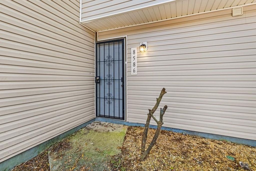 8586 Creekwood Way, Jonesboro, GA 30238