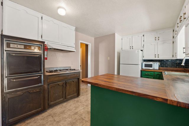 20 Cactus Drive, Los Lunas, NM 87031