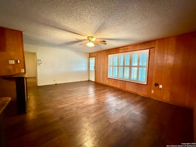 318 Cottonwood, Kenedy, TX 78119