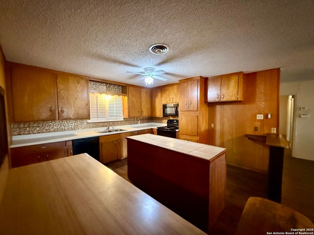 318 Cottonwood, Kenedy, TX 78119