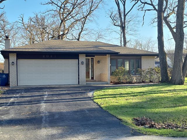 2041 E Gaisor Drive, Crete, IL 60417