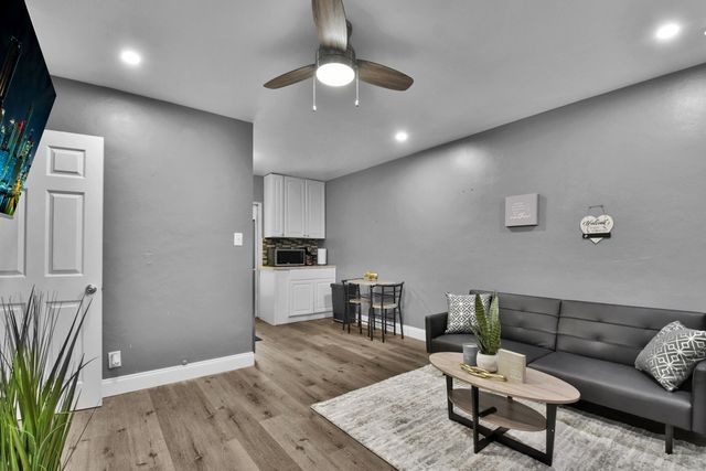 201 SE 23rd Street 2, Fort Lauderdale, FL 33316