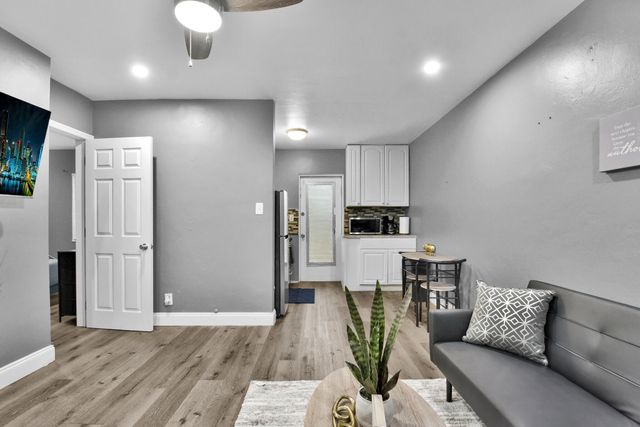 201 SE 23rd Street 2, Fort Lauderdale, FL 33316