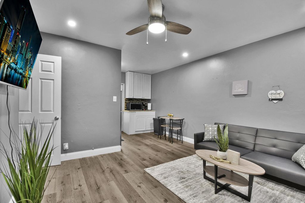 201 SE 23rd Street 2, Fort Lauderdale, FL 33316