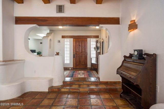 945 Ironshoe Road, Las Cruces, NM 88007