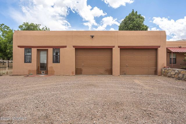 945 Ironshoe Road, Las Cruces, NM 88007