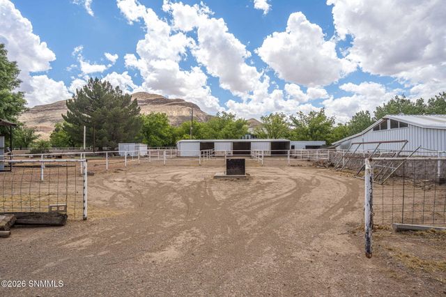 945 Ironshoe Road, Las Cruces, NM 88007