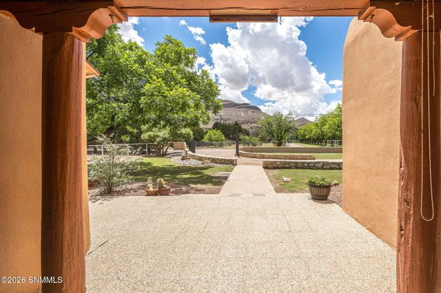 945 Ironshoe Road, Las Cruces, NM 88007