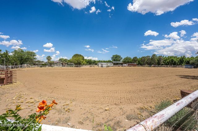 945 Ironshoe Road, Las Cruces, NM 88007