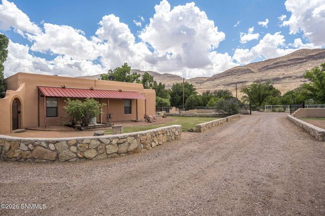 945 Ironshoe Road, Las Cruces, NM 88007