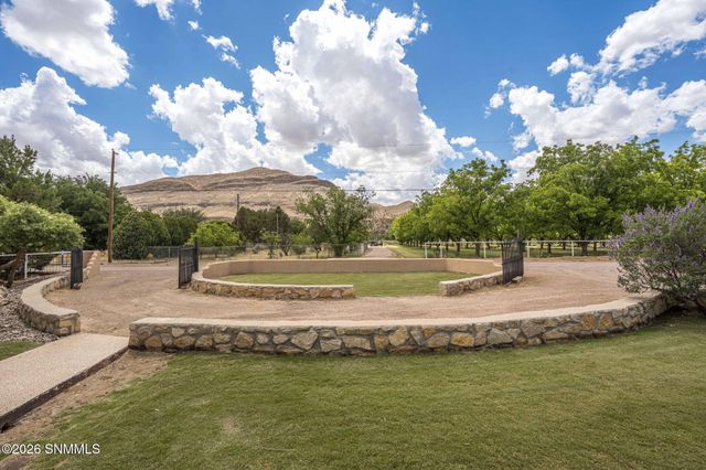 945 Ironshoe Road, Las Cruces, NM 88007