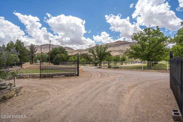 945 Ironshoe Road, Las Cruces, NM 88007