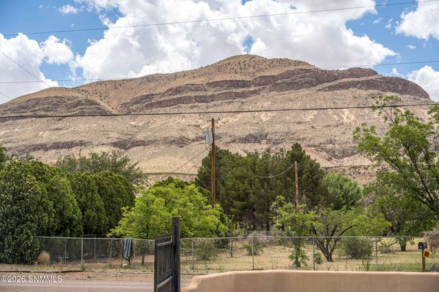945 Ironshoe Road, Las Cruces, NM 88007
