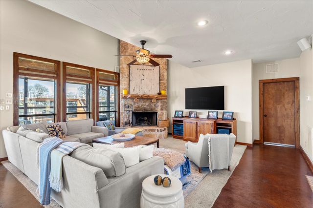 210 Hide A Way Drive, Mabank, TX 75156