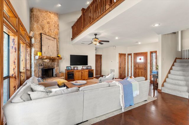 210 Hide A Way Drive, Mabank, TX 75156