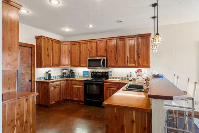 210 Hide A Way Drive, Mabank, TX 75156