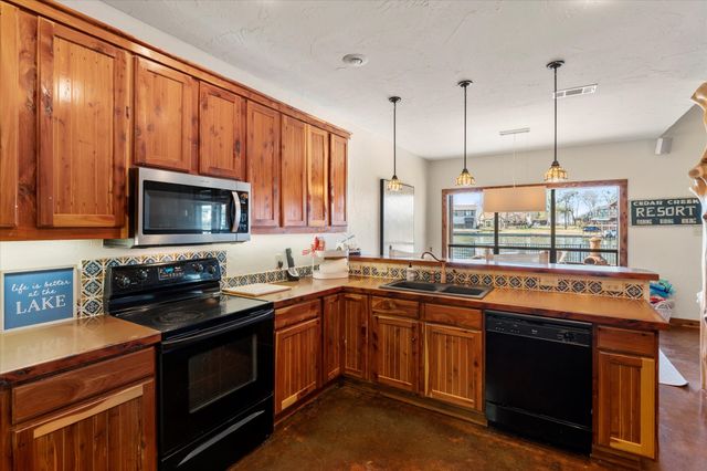 210 Hide A Way Drive, Mabank, TX 75156