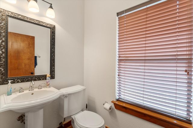 210 Hide A Way Drive, Mabank, TX 75156