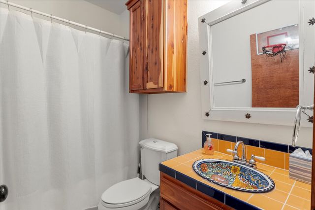 210 Hide A Way Drive, Mabank, TX 75156