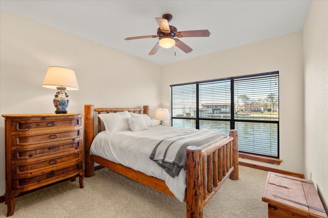 210 Hide A Way Drive, Mabank, TX 75156