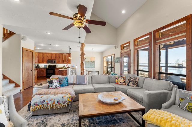 210 Hide A Way Drive, Mabank, TX 75156