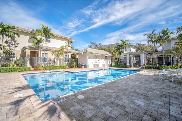 6947 Pines Circle 21, Coconut Creek, FL 33073