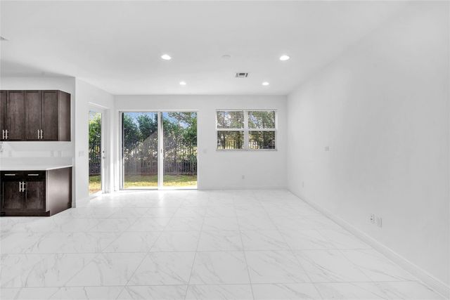 6947 Pines Circle 21, Coconut Creek, FL 33073