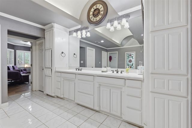 351 Cattlebaron Parc Drive, Fort Worth, TX 76108