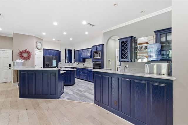 351 Cattlebaron Parc Drive, Fort Worth, TX 76108