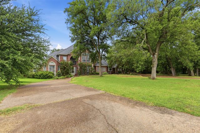 351 Cattlebaron Parc Drive, Fort Worth, TX 76108